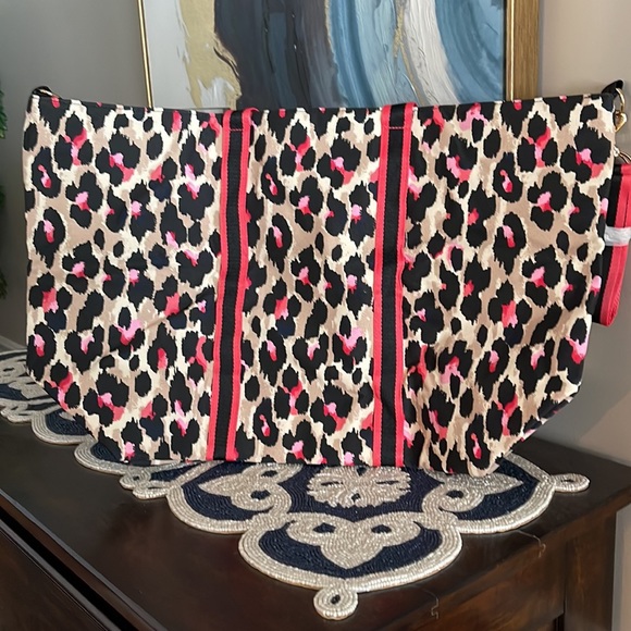 Victoria’s Secret Tote Travel Gym Bag XL - Picture 5 of 9